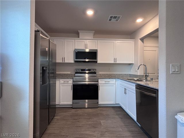 2833 Champagne Gold Avenue, North Las Vegas, NV 89086