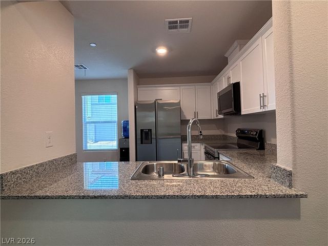 2833 Champagne Gold Avenue, North Las Vegas, NV 89086