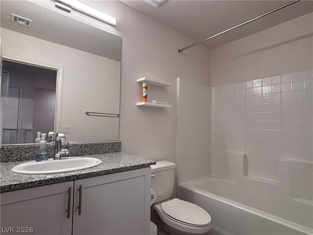 2833 Champagne Gold Avenue, North Las Vegas, NV 89086
