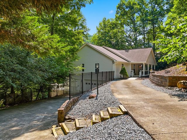 5 W Muller Lane, East Ellijay, GA 30540