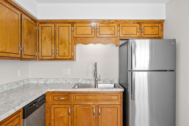 1870 Waters Edge Drive B, Clarksville, TN 37040
