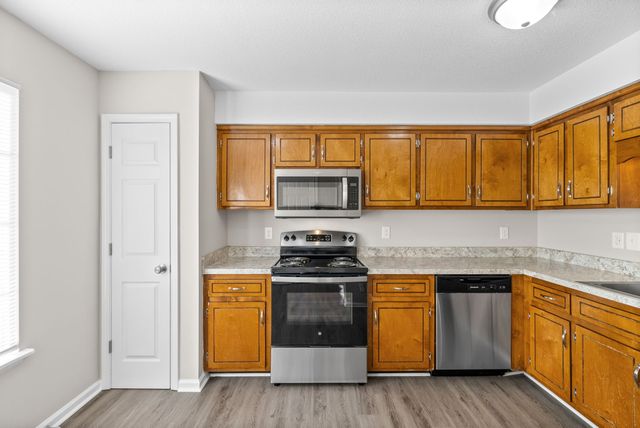 1870 Waters Edge Drive B, Clarksville, TN 37040
