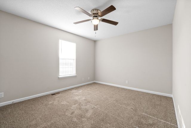 1870 Waters Edge Drive B, Clarksville, TN 37040