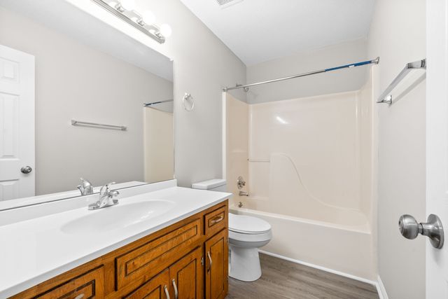 1870 Waters Edge Drive B, Clarksville, TN 37040