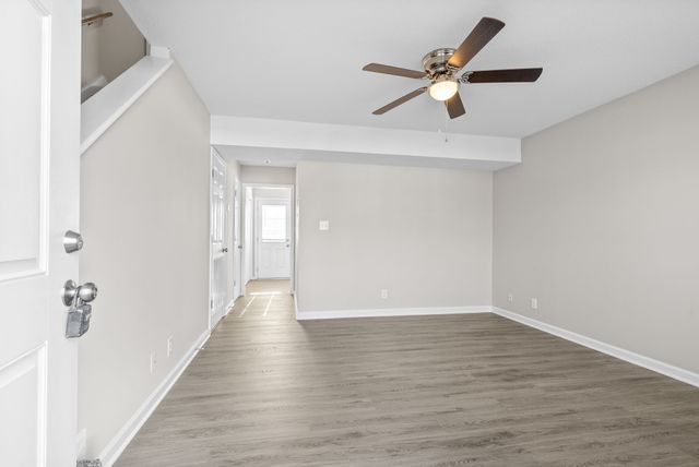 1870 Waters Edge Drive B, Clarksville, TN 37040