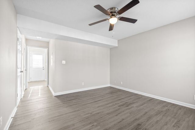 1870 Waters Edge Drive B, Clarksville, TN 37040