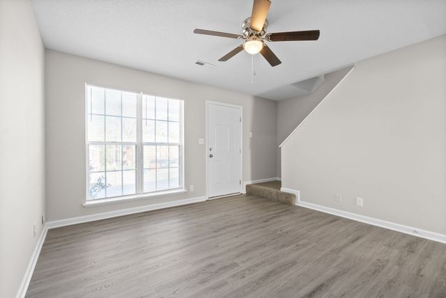 1870 Waters Edge Drive B, Clarksville, TN 37040