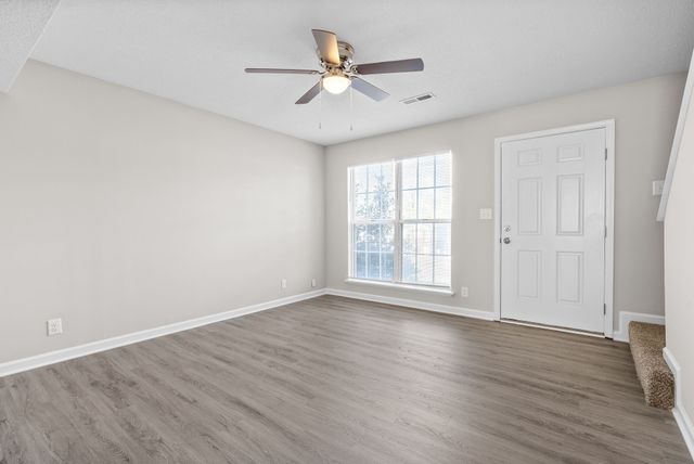 1870 Waters Edge Drive B, Clarksville, TN 37040