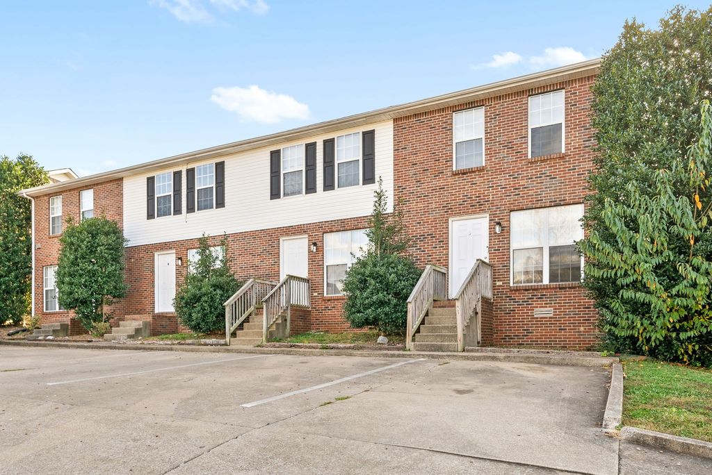 1870 Waters Edge Drive B, Clarksville, TN 37040