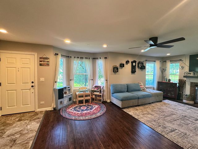 115 E Fabish Drive 115, Buffalo Grove, IL 60089