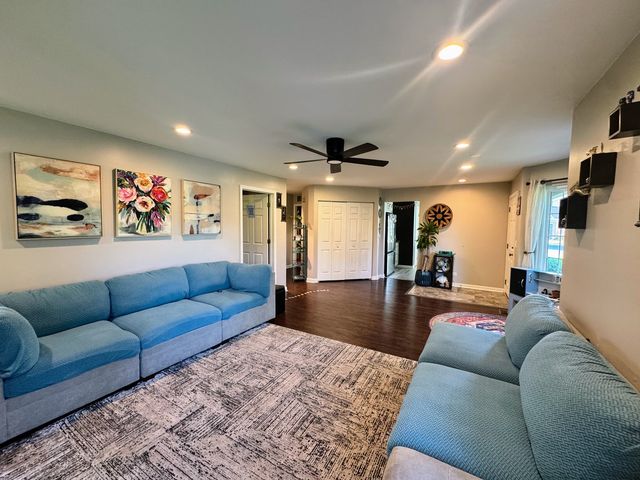 115 E Fabish Drive 115, Buffalo Grove, IL 60089