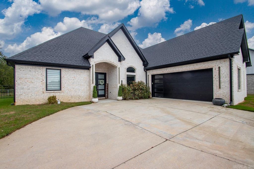 5204 Castaway Bay Drive, Alexander, AR 72002