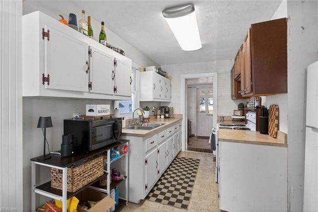 122 Lamper RD, Portsmouth, VA 23701