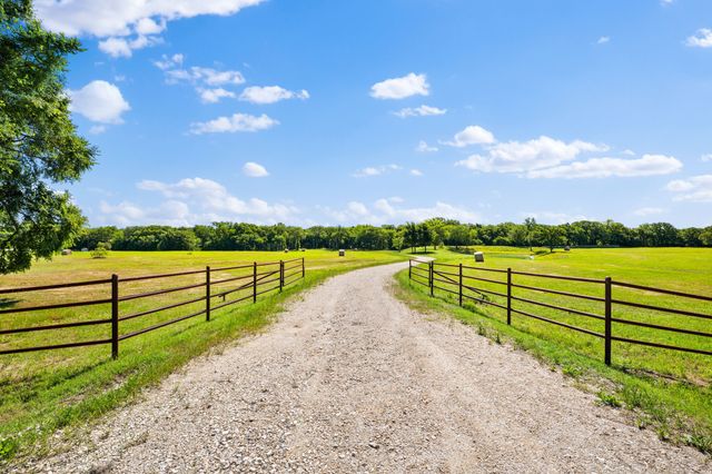 24708 FM 901, Whitesboro, TX 76273
