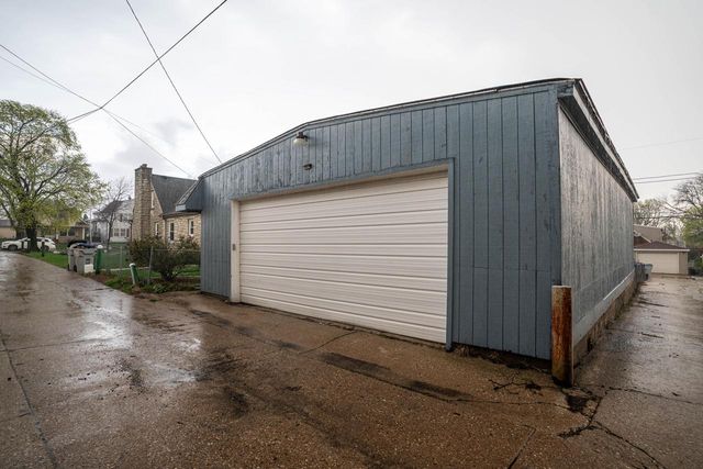 3122 S 46th STREET, Milwaukee, WI 53219