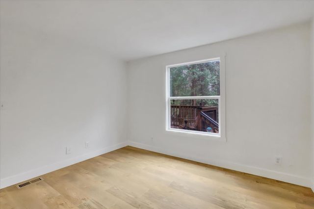 15081 Rattlesnake Rd, Grass Valley, CA 95945