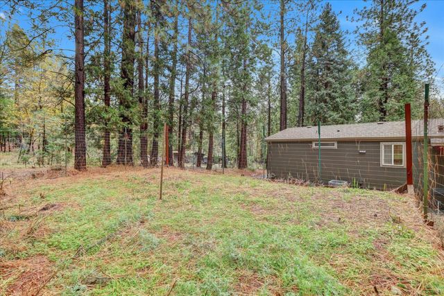 15081 Rattlesnake Rd, Grass Valley, CA 95945