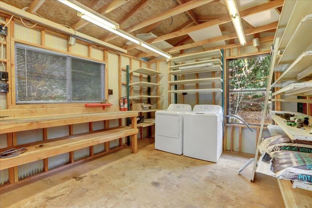 15081 Rattlesnake Rd, Grass Valley, CA 95945