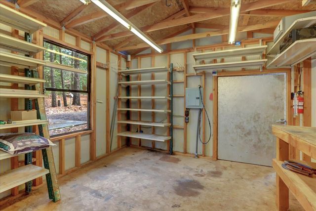 15081 Rattlesnake Rd, Grass Valley, CA 95945