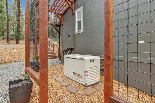 15081 Rattlesnake Rd, Grass Valley, CA 95945