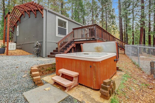 15081 Rattlesnake Rd, Grass Valley, CA 95945