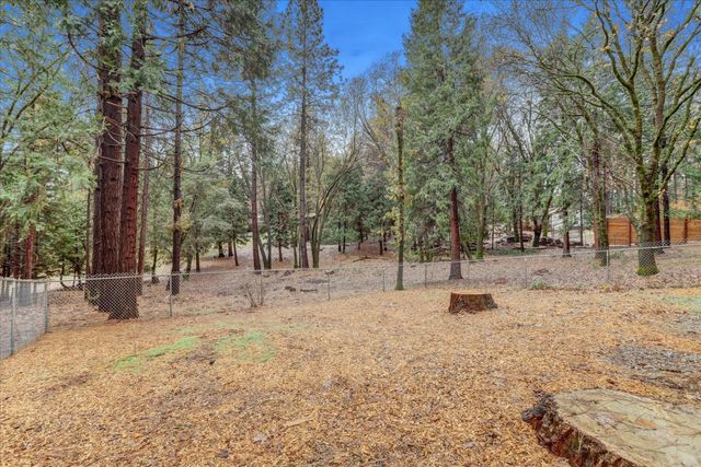 15081 Rattlesnake Rd, Grass Valley, CA 95945