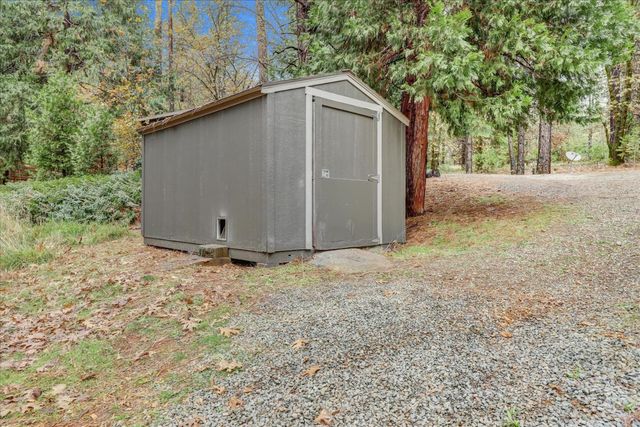 15081 Rattlesnake Rd, Grass Valley, CA 95945
