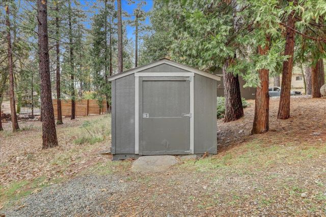 15081 Rattlesnake Rd, Grass Valley, CA 95945