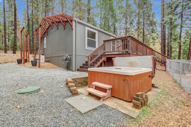 15081 Rattlesnake Rd, Grass Valley, CA 95945