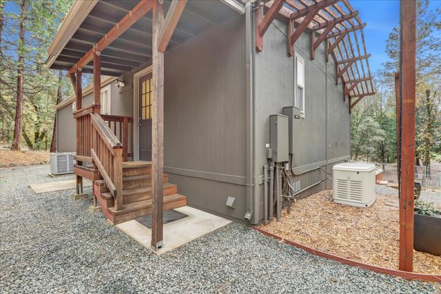 15081 Rattlesnake Rd, Grass Valley, CA 95945