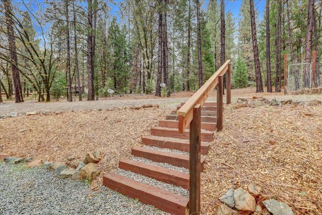 15081 Rattlesnake Rd, Grass Valley, CA 95945