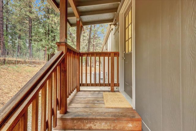 15081 Rattlesnake Rd, Grass Valley, CA 95945