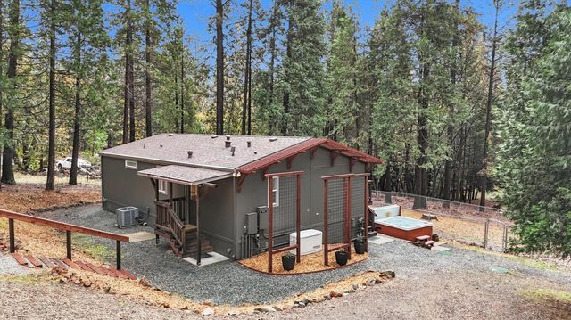 15081 Rattlesnake Rd, Grass Valley, CA 95945