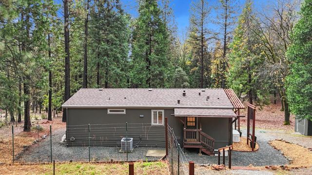 15081 Rattlesnake Rd, Grass Valley, CA 95945