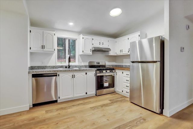 15081 Rattlesnake Rd, Grass Valley, CA 95945