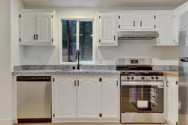 15081 Rattlesnake Rd, Grass Valley, CA 95945