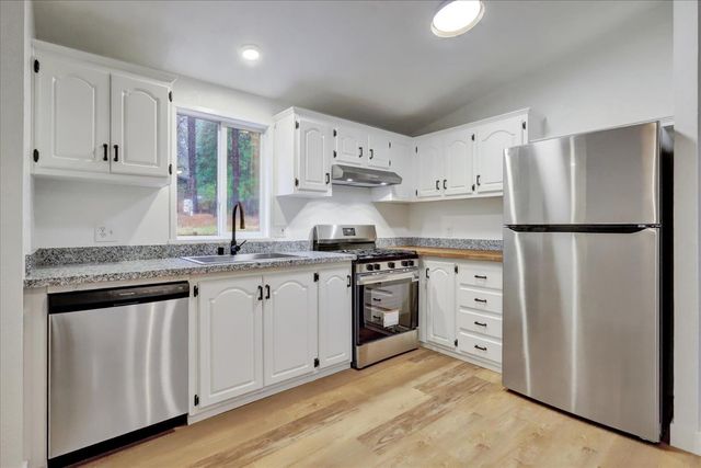 15081 Rattlesnake Rd, Grass Valley, CA 95945