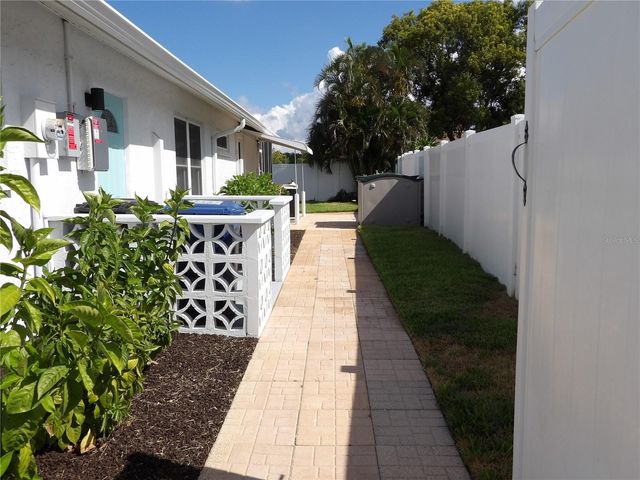 1856 WOODHAVEN CIRCLE, Sarasota, FL 34232