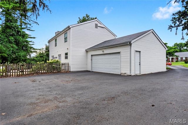 954 Chartrand Drive, Ballwin, MO 63011
