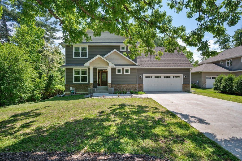 12601 Ridgemount Avenue W, Minnetonka, MN 55305