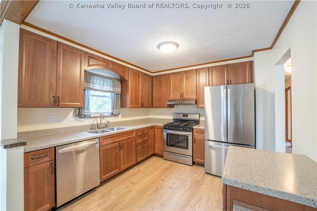 1102 Holly Berry Lane, South Charleston, WV 25309