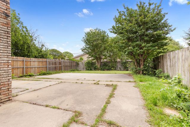 2802 Spring Valley Drive, Bedford, TX 76021