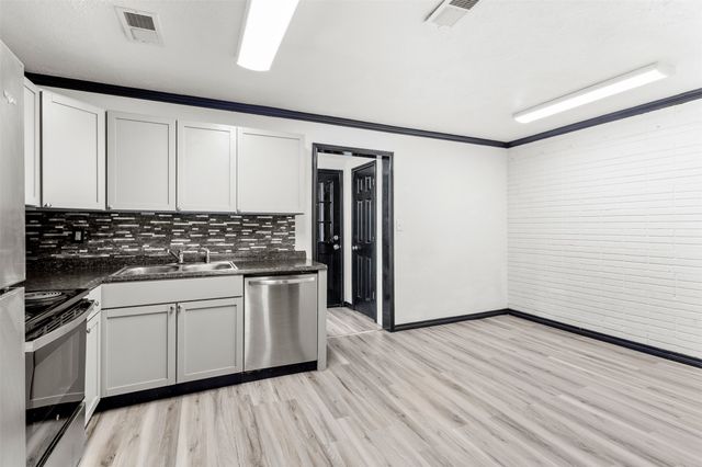 2802 Spring Valley Drive, Bedford, TX 76021