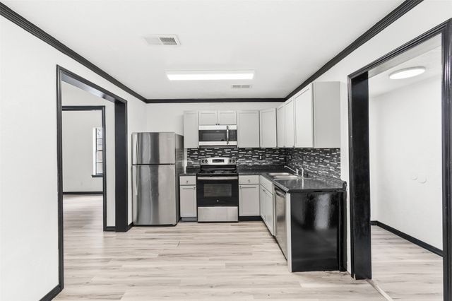 2802 Spring Valley Drive, Bedford, TX 76021