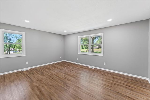 2081 Willow Lane, Excelsior Springs, MO 64024