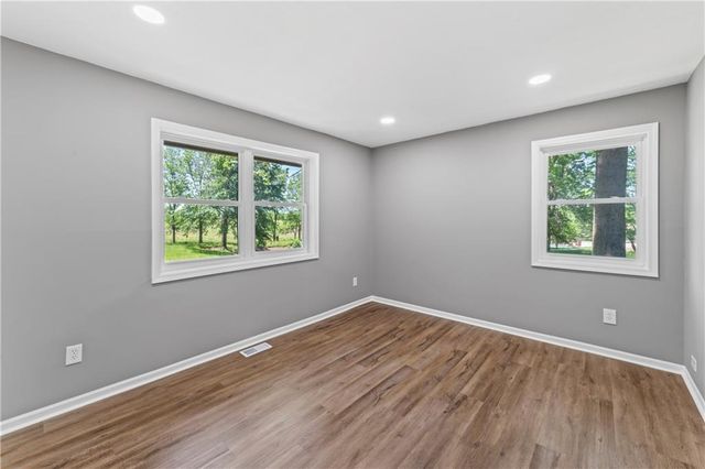 2081 Willow Lane, Excelsior Springs, MO 64024