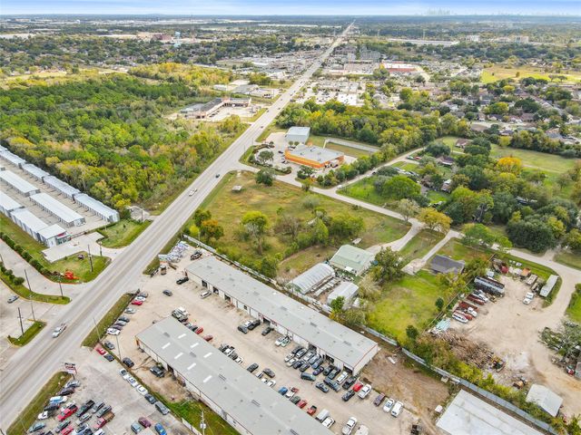 11711 Veterans Memorial Drive, Houston, TX 77066