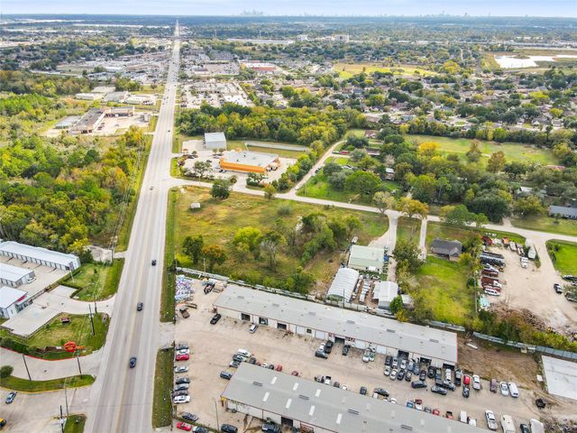 11711 Veterans Memorial Drive, Houston, TX 77066