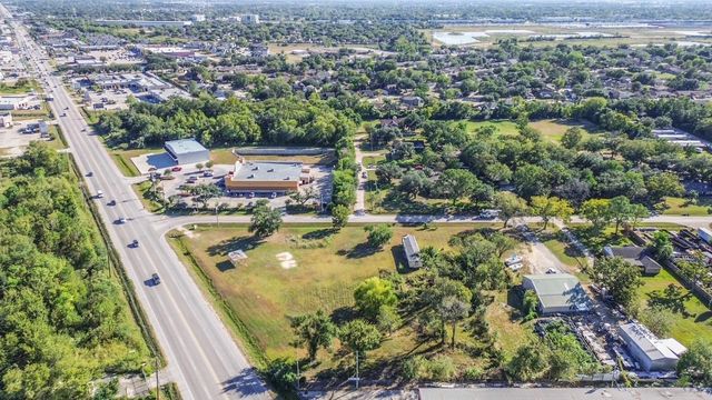 11711 Veterans Memorial Drive, Houston, TX 77066