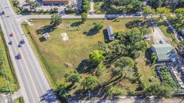 11711 Veterans Memorial Drive, Houston, TX 77066